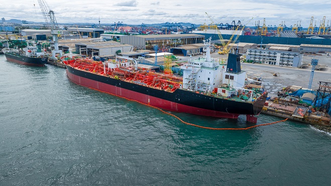Oil Crude Gas Tanker Ship, Cargo container Ship offshore for mai